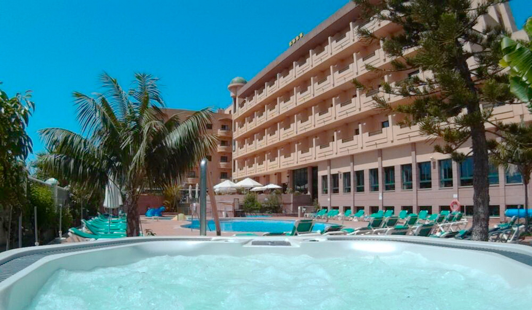 El grupo familiar de Hoteles Almuñécar está de enhorabuena al saber que el Hotel Victoria Playa será reconocido con uno de los Premios Galatino 2024